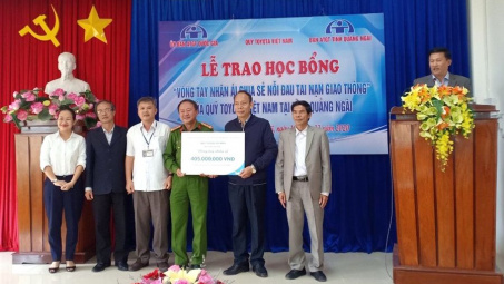 Quỹ Toyota Việt Nam trao học bổng hơn 400 triệu đồng cho học sinh Quảng Ngãi