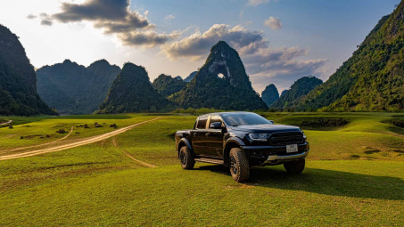 Điều gì khiến Ford Ranger Raptor chinh phục mọi địa hình dễ dàng?