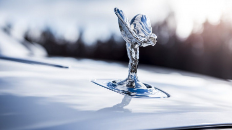 Biểu tượng Spirit of Ecstasy của Rolls-Royce: Đắt giá và đáng khao khát nhất thế giới