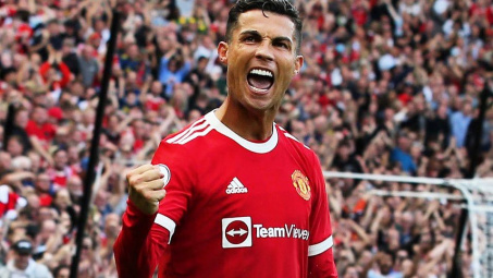Ronaldo có thể mua siêu xe gì với chỉ một tuần lương ở MU?