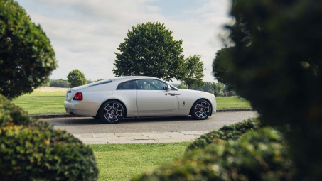 Rolls-Royce giới thiệu hai tác phẩm Bespoke cao cấp cho Black Badge Wraith và Black Badge Cullinan