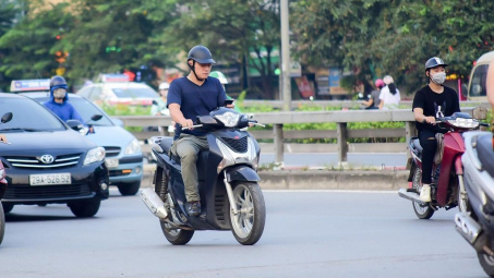 Sử dụng điện thoại khi lái xe bị phạt như thế nào năm 2021?