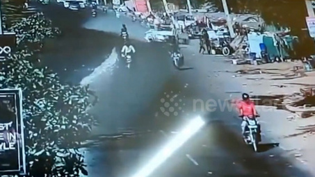 Kinh hoàng Audi càn quét loạt xe máy, nhiều người bị hất lên không trung