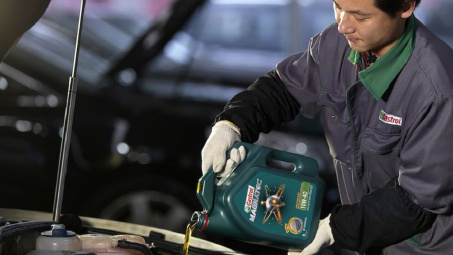 Các bước tự thay nhớt động cơ cho xe ô tô tại nhà