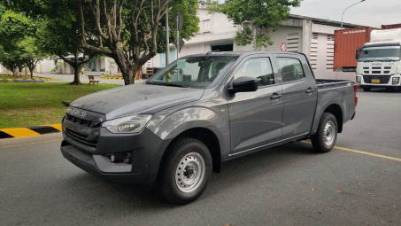 Isuzu D-max cabin đôi phiên bản cốt lõi: “Khi nhát kiếm chém xuống đôi chân”