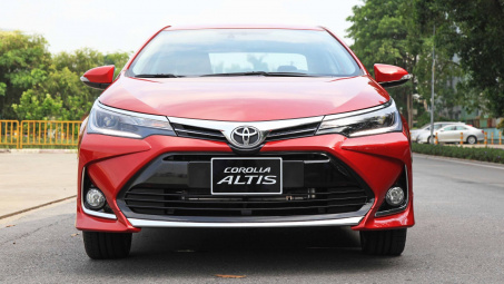 Sedan hạng C liên tục giảm giá, Toyota Corolla Altis giảm cao nhất tới 60 triệu đồng