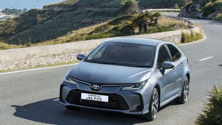 Soi trước Toyota Corolla Altis 2022: Đắt xắt ra miếng?