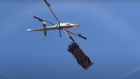 Thả xe "không thể phá hủy" Toyota Hilux từ độ cao hơn 3.000 m và cái kết