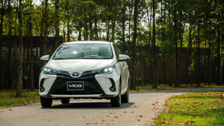 Doanh số xe Toyota chững lại trong tháng 10/2021