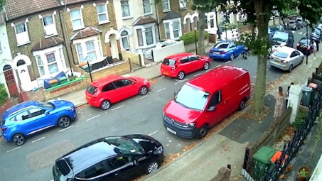 Trộm xe Range Rover đâm nát xe BMW để 'mở đường' tẩu thoát