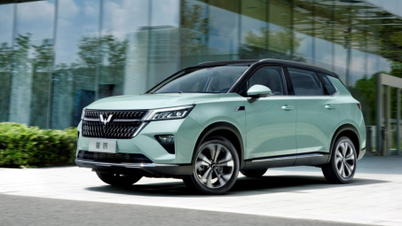 Xe Trung Quốc Wuling Asta giá 351 triệu đồng - đối thủ của Mazda CX-5