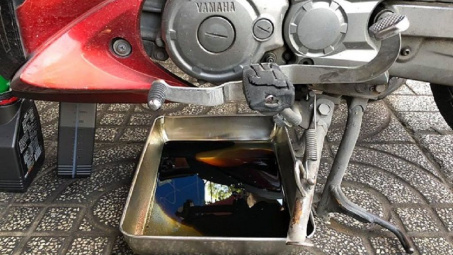 Nguyên nhân và cách khắc phục xe máy bị chảy dầu nhớt
