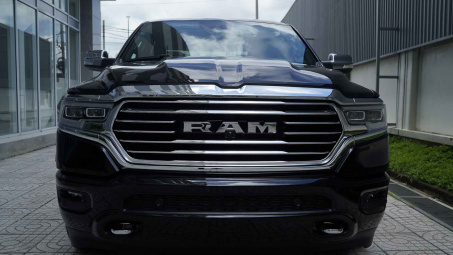 Vì sao bán tải RAM lại đắt gấp 4 lần Ford Ranger Raptor?