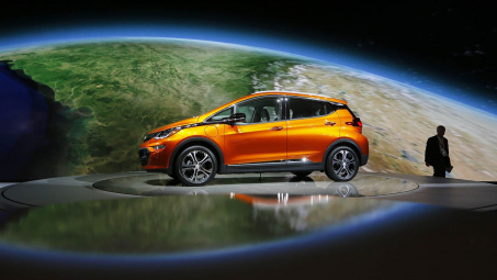 Infographics: Giá xăng tăng, xem ngay 10 xe ô tô tiết kiệm nhất từng phân khúc