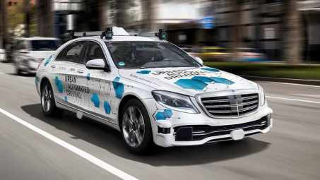 Mercedes-Benz tiếp tục lái bằng... cơm ?!