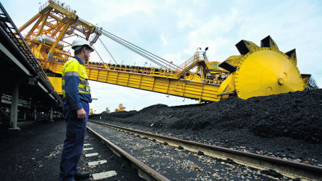 Nhu cầu sử dụng than tăng mạnh trên toàn cầu, giá than vượt 400 USD/tấn