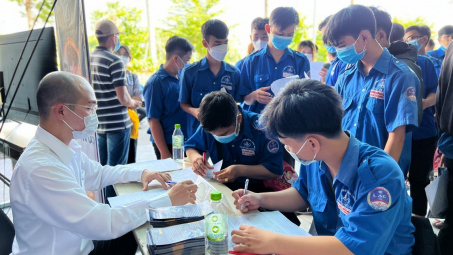 Hơn 1.000 vị trí tuyển dụng trong phiên giao dịch việc làm lưu động tại khu công nghiệp Long Hậu