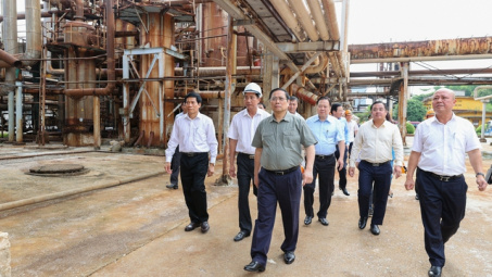 Chùm ảnh: Thủ tướng kiểm tra dự án đạm Hà Bắc