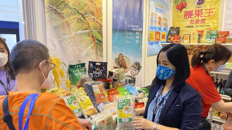 Đặc sản Việt "hút" khách tại Hội chợ Thực phẩm Hong Kong