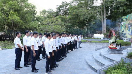 Đảng ủy EVN: "Về nguồn" nơi di tích lịch sử Pác Bó