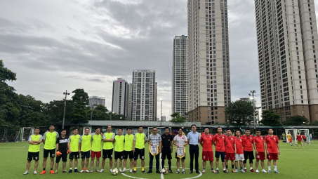 Sôi nổi giao hữu bóng đá giữa Cơ quan EVN và EVNGENCO1