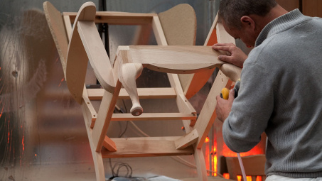 Gia hạn thời gian điều tra chống bán phá giá bàn, ghế nhập từ Trung Quốc, Malaysia