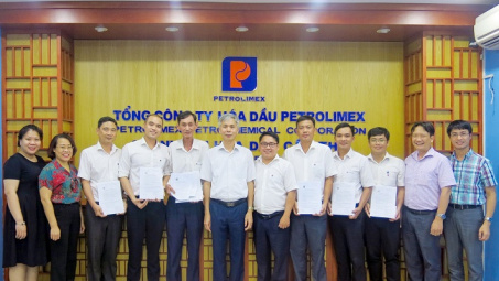 Hóa dầu Petrolimex: Khen thưởng thành tích kinh doanh đối với Chi nhánh hóa dầu Cần Thơ