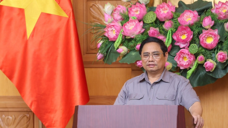 Thực hiện công nghiệp hóa, hiện đại hóa đất nước là nhiệm vụ trọng tâm, xuyên suốt