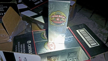 Bình Thuận tạm giữ lô hàng 120 chai rượu nhãn hiệu Chivas Regal không rõ nguồn gốc