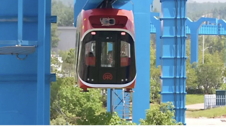 Trung Quốc ra mắt "Tàu điện trên cao" không dùng điện