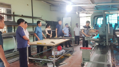 Vĩnh Phúc: Nghiệm thu 2 đề án “Hỗ trợ kinh phí đầu tư máy móc thiết bị tiên tiến trong sản xuất cửa nhôm”