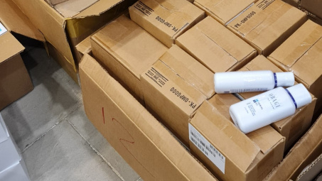 Thành phố Hồ Chí Minh thu giữ trên 13.000 mỹ phẩm cao cấp OBAGI