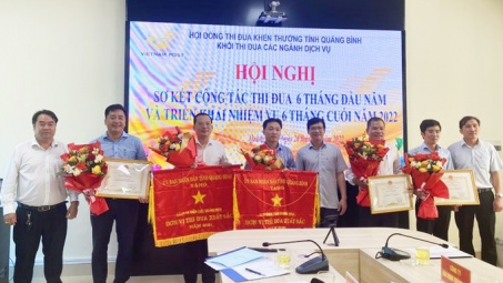 Điện lực Quảng Bình: Nhận Cờ thi đua của UBND tỉnh về thành tích xuất sắc