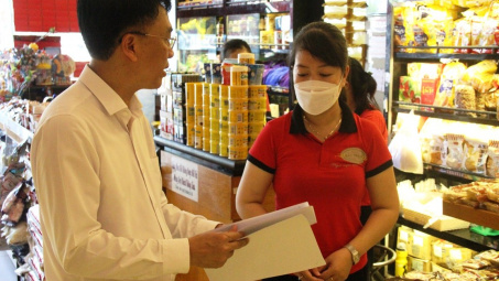 Kiểm tra công tác hậu kiểm về an toàn thực phẩm tại Thừa Thiên Huế