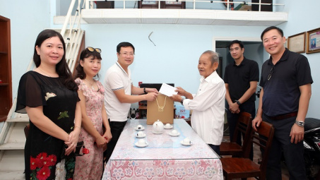 Vinataba thăm và tặng quà thương binh nặng nhân ngày Thương binh Liệt sĩ 27/7