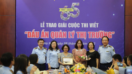 Trao giải Cuộc thi viết "Dấu ấn Quản lý thị trường"