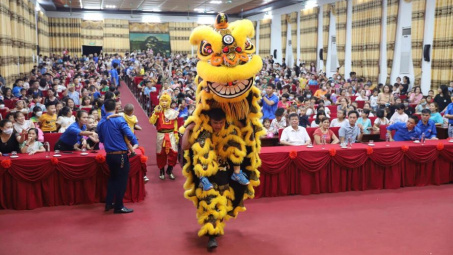 Vui Tết trung thu cùng con em CBCNV Công ty Supe Lâm Thao