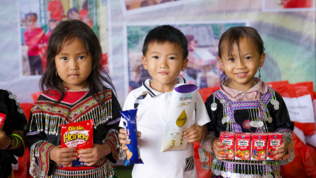 Hành trình của chuyến xe yêu thương chở niềm vui lên Xà Hồ