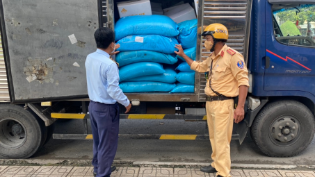 Buôn lậu đường cát chưa bao giờ hết "nóng"