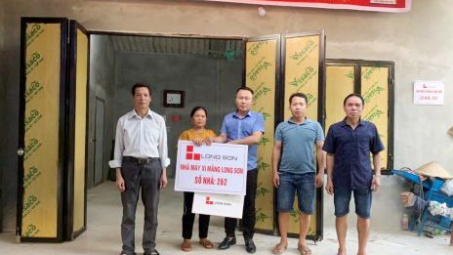 Công ty Xi măng Long Sơn trao nhà tình thương tại tỉnh Bắc Kạn