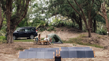 Sạc nhanh bằng pin năng lượng mặt trời di động