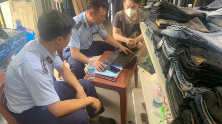 Quảng Ninh: Tạm giữ gần 500 sản phẩm may mặc có dấu hiệu giả mạo nhãn hiệu