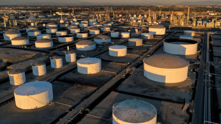 Giá dầu thô 21/9: Chịu áp lực giảm trước lo ngại FED sẽ tiếp tục tăng mạnh lãi suất