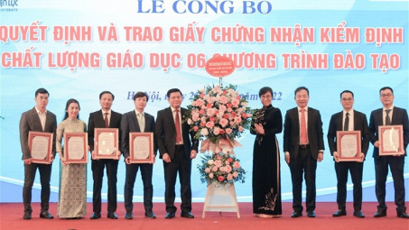 Đại học Điện lực đón nhận Giấy chứng nhận kiểm định chất lượng giáo dục