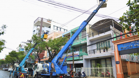 PC Đà Nẵng: 400 nhân lực khẩn trương khắc phục sự cố do bão số 4