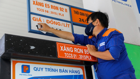 Giá xăng bình ổn khi giá dầu giảm mạnh trong tháng 1/2023