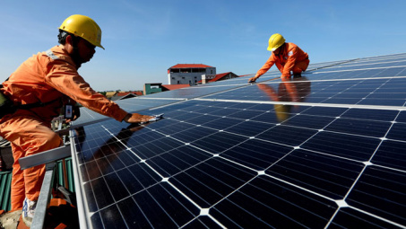 Giá mua điện mặt trời áp mái năm 2023 từ 1.978 - 2.207 đồng/kWh