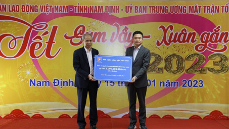 Petrolimex ủng hộ 2 tỷ đồng trong chương trình “Tết Sum vầy - Xuân gắn kết”