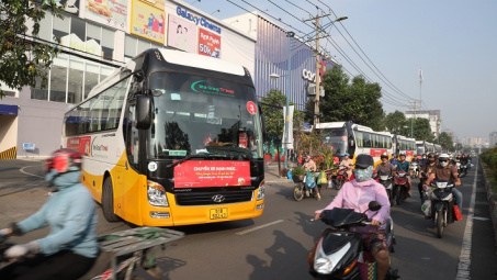 Saigon Co.op khởi hành “Chuyến xe hạnh phúc” đưa người dân về quê đón Tết