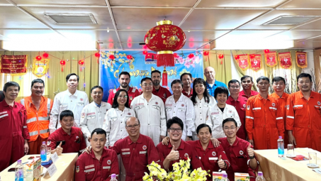 Lãnh đạo thành phố Vũng Tàu và lãnh đạo Vietsovpetro tới thăm và chúc Tết tại Giàn CNTT-2